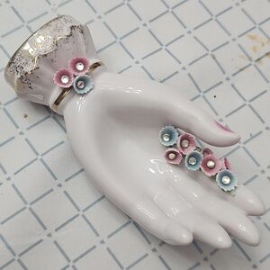 Lefton Marked Hand, Trinket